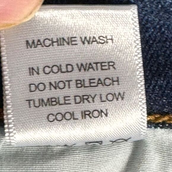 Judy Blue Upcycled Distressed Busted Knee Tapered Leg Raw Hem Crop Jeans Sz 16W - Picture 10 of 10